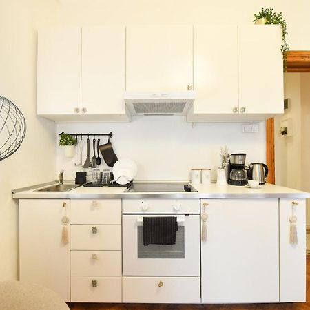 Vintage Elegance, Modern Comfort: 1Br Apartment Overlooking Calea Victoriei Бухарест Экстерьер фото