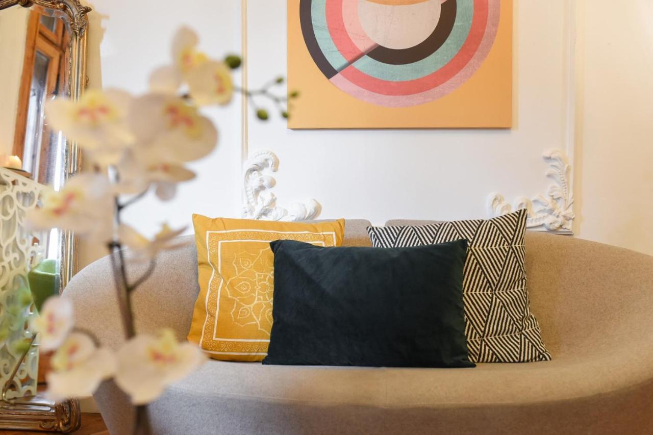 Vintage Elegance, Modern Comfort: 1Br Apartment Overlooking Calea Victoriei Бухарест Экстерьер фото