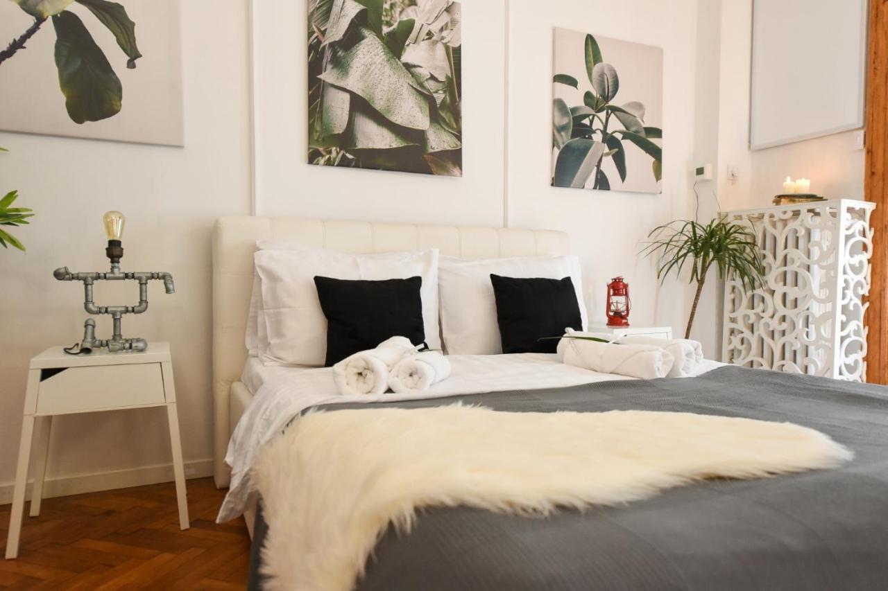 Vintage Elegance, Modern Comfort: 1Br Apartment Overlooking Calea Victoriei Бухарест Экстерьер фото