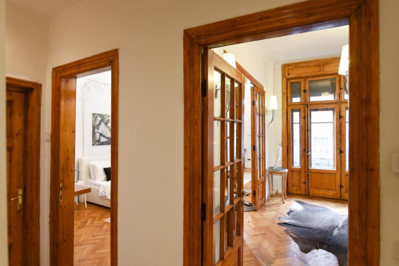 Vintage Elegance, Modern Comfort: 1Br Apartment Overlooking Calea Victoriei Бухарест Экстерьер фото