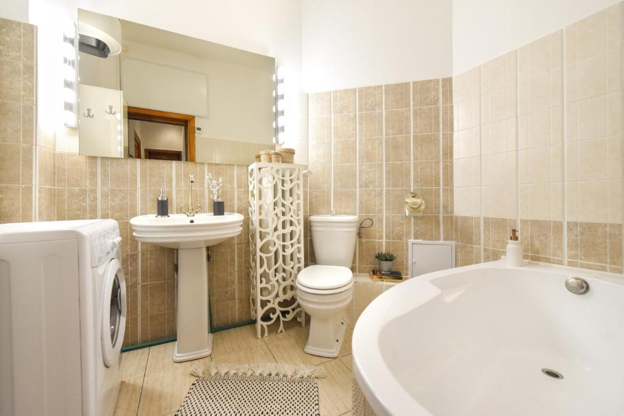 Vintage Elegance, Modern Comfort: 1Br Apartment Overlooking Calea Victoriei Бухарест Экстерьер фото