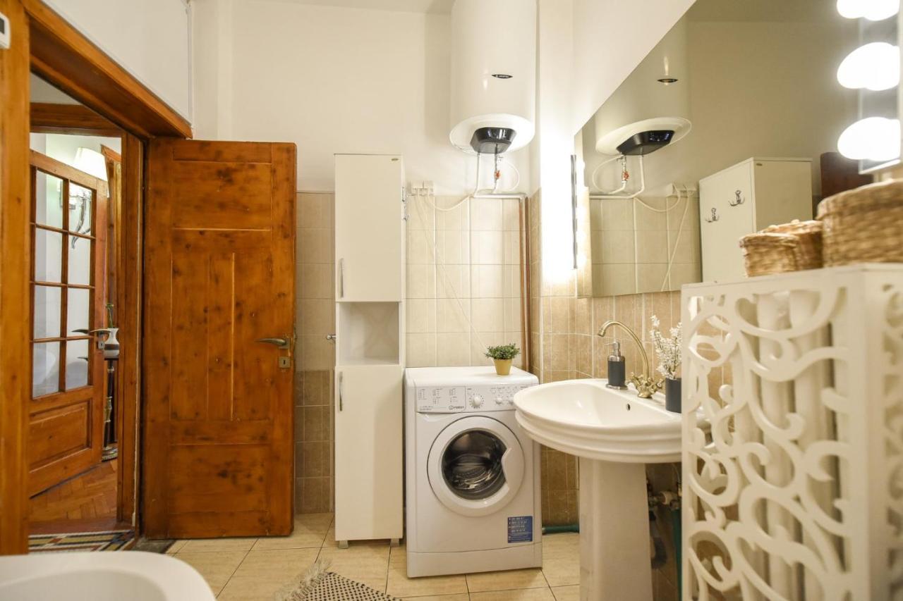 Vintage Elegance, Modern Comfort: 1Br Apartment Overlooking Calea Victoriei Бухарест Экстерьер фото